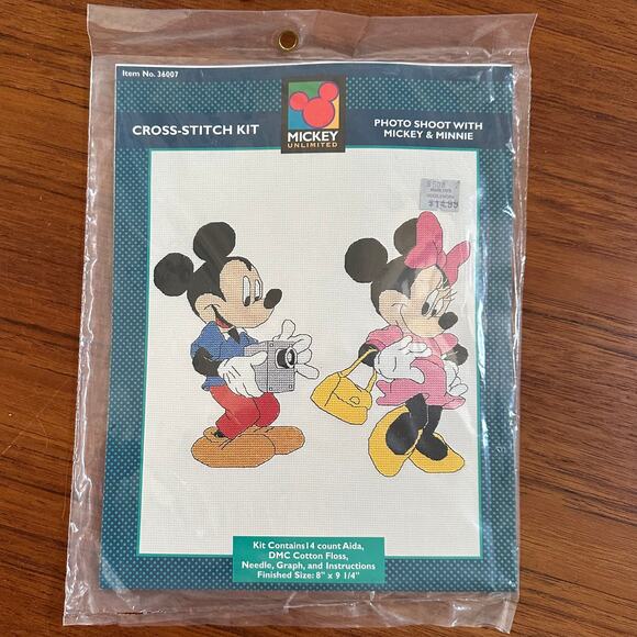 NEW Cross Stitch Kit Mickey Minnie Photo Shoot - Picture 1 of 2